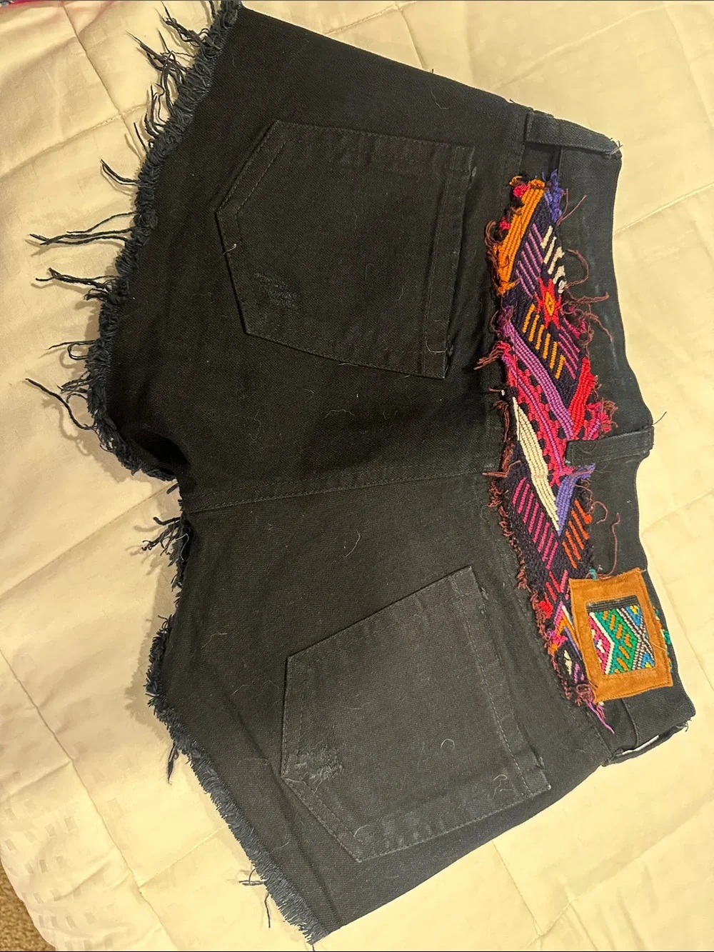 Jen’s Pirate Booty Black Denim Shorts with boho Embroidery sz 26